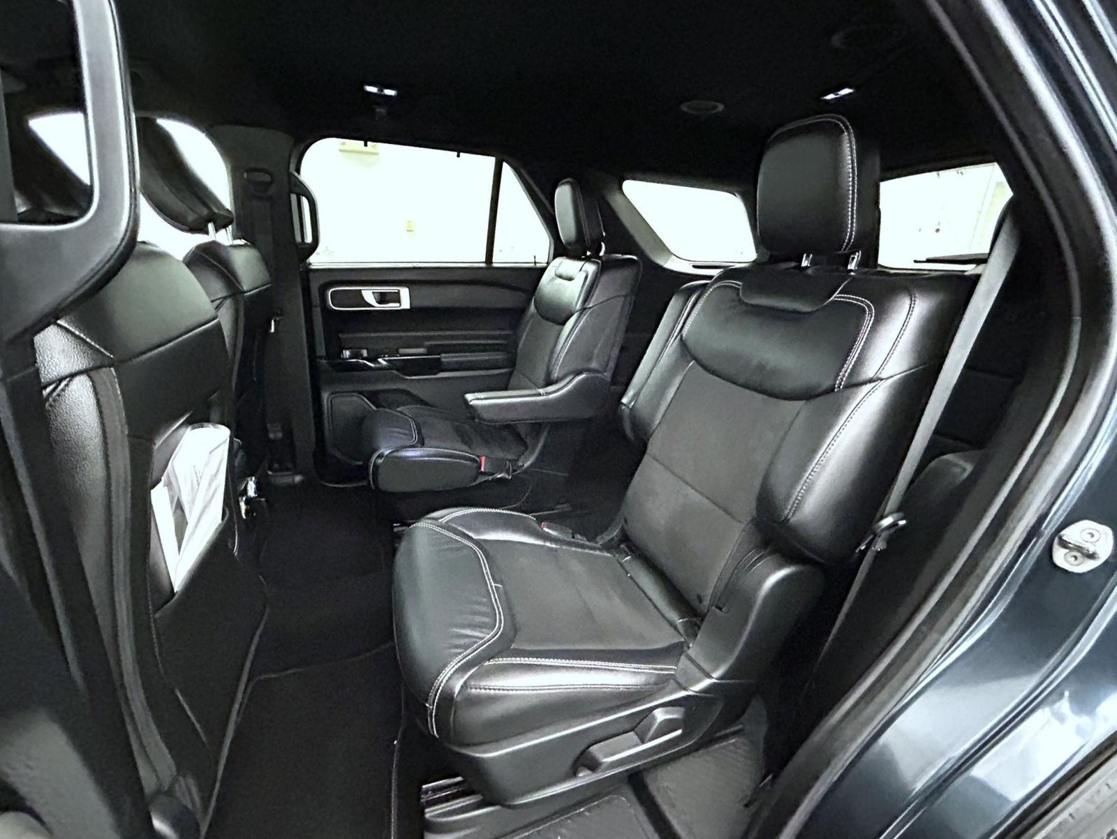2022 Ford Explorer ST photo 21