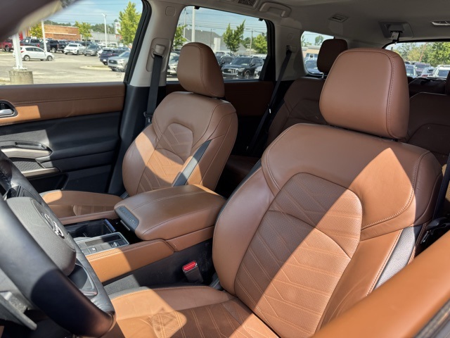 2022 Nissan Pathfinder Platinum photo 3