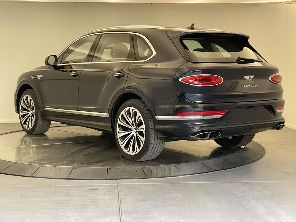 2022 Bentley Bentayga V8 photo 3
