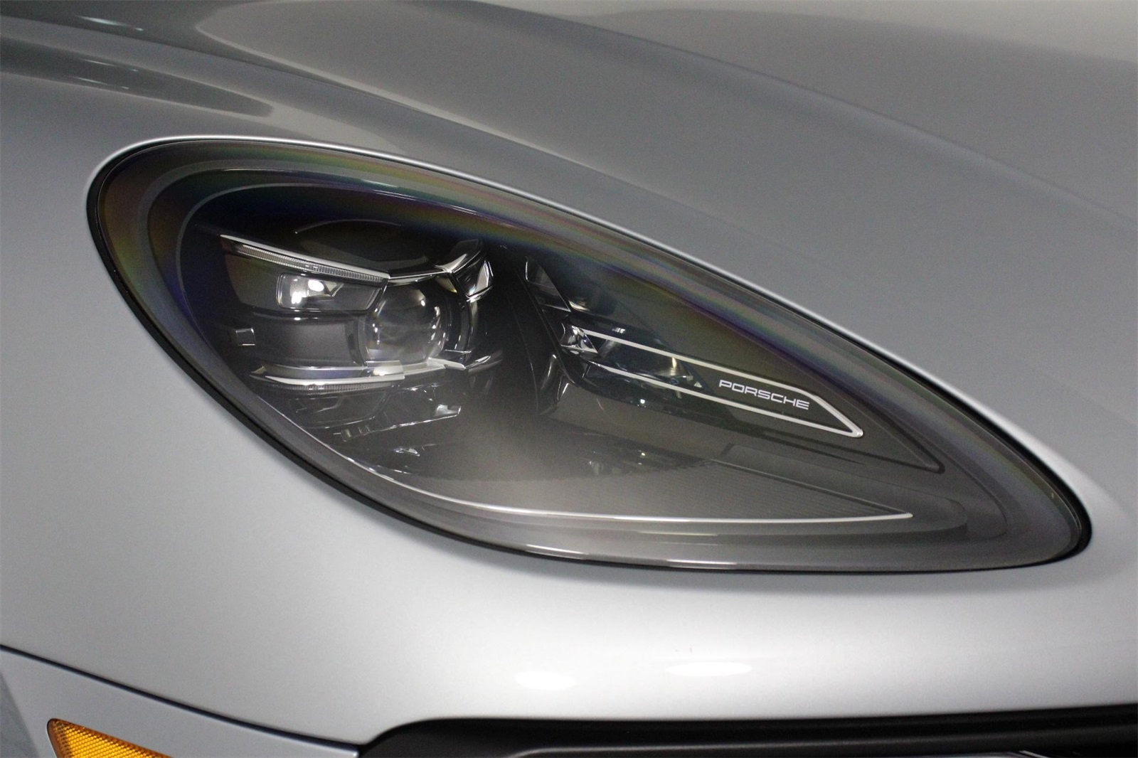 2025 Porsche Macan T photo 25