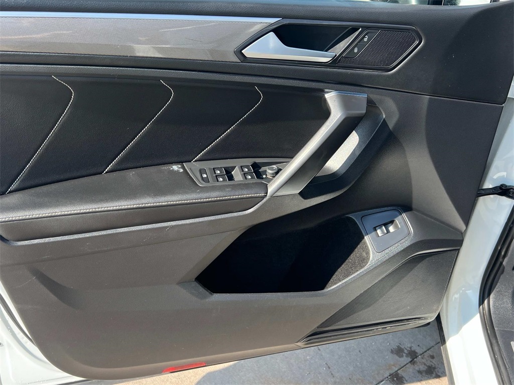 2022 Volkswagen Tiguan SE R-Line Black photo 12