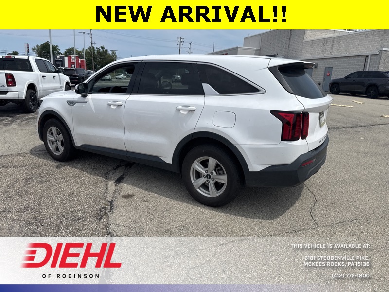 2022 Kia Sorento LX photo 4