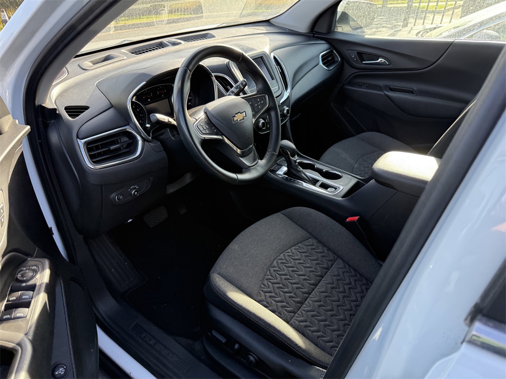 2024 Chevrolet Equinox LT photo 2