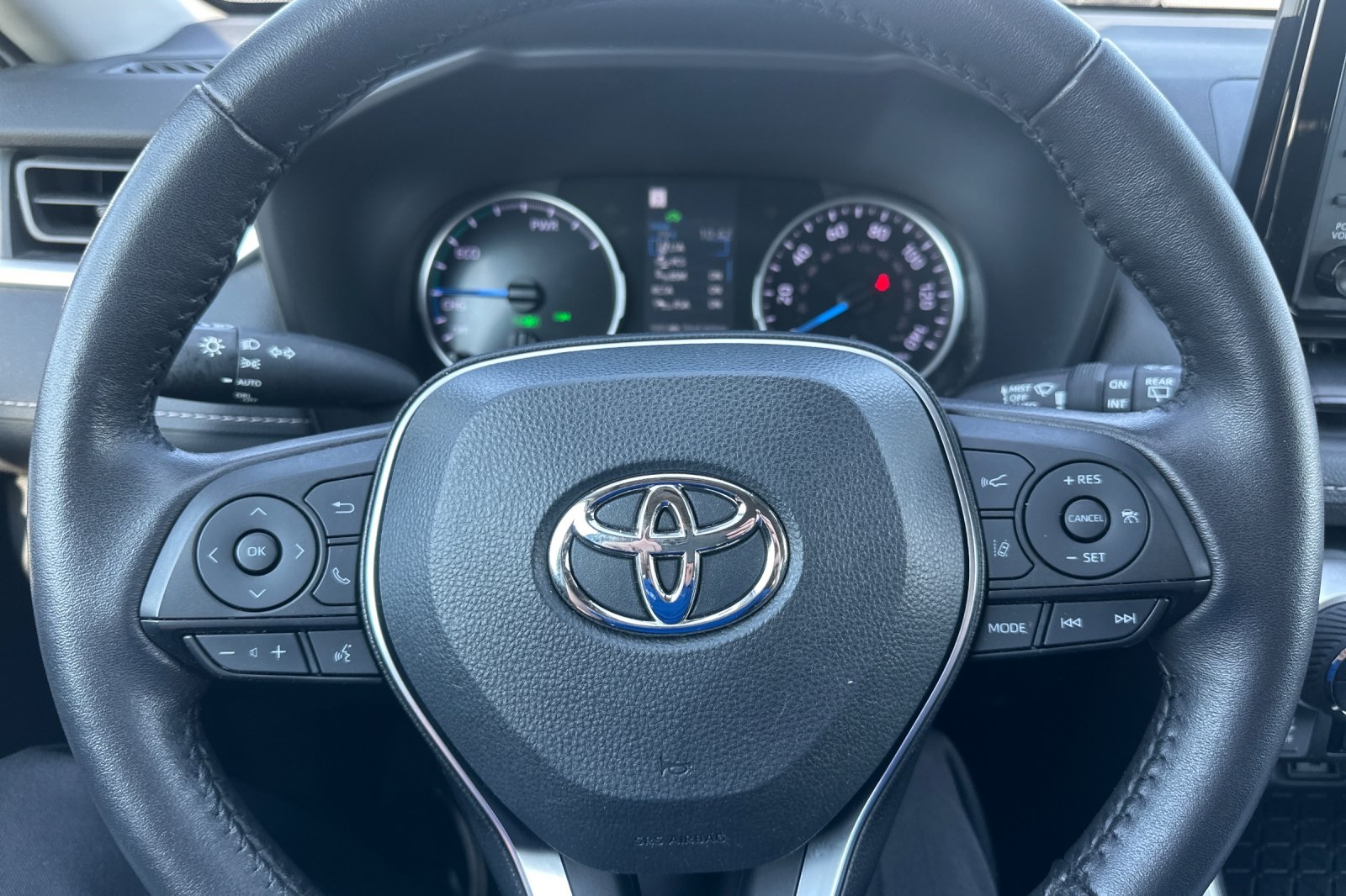 2022 Toyota RAV4 Hybrid XLE photo 26