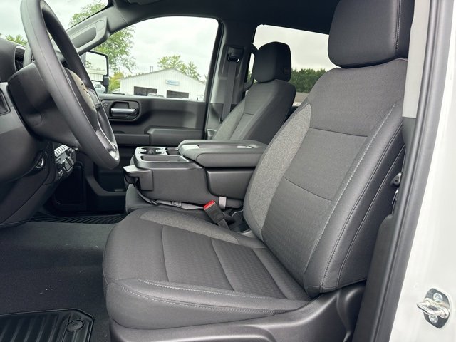 2025 Chevrolet Silverado 2500HD Custom photo 24