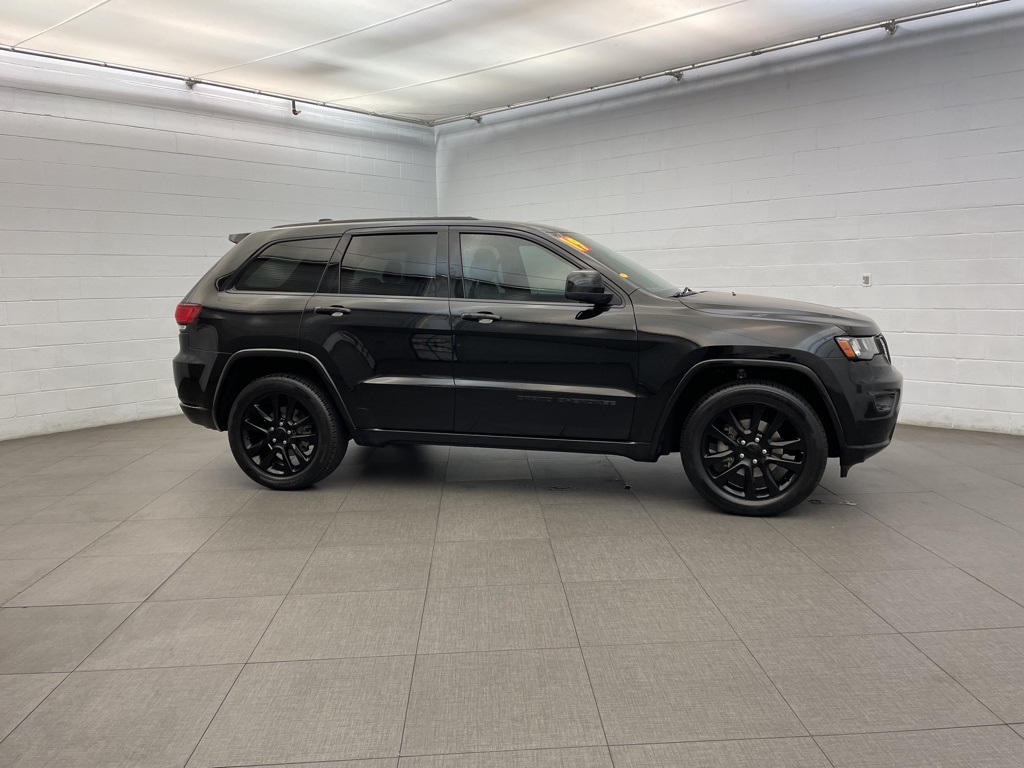 2019 Jeep Grand Cherokee Altitude photo 2