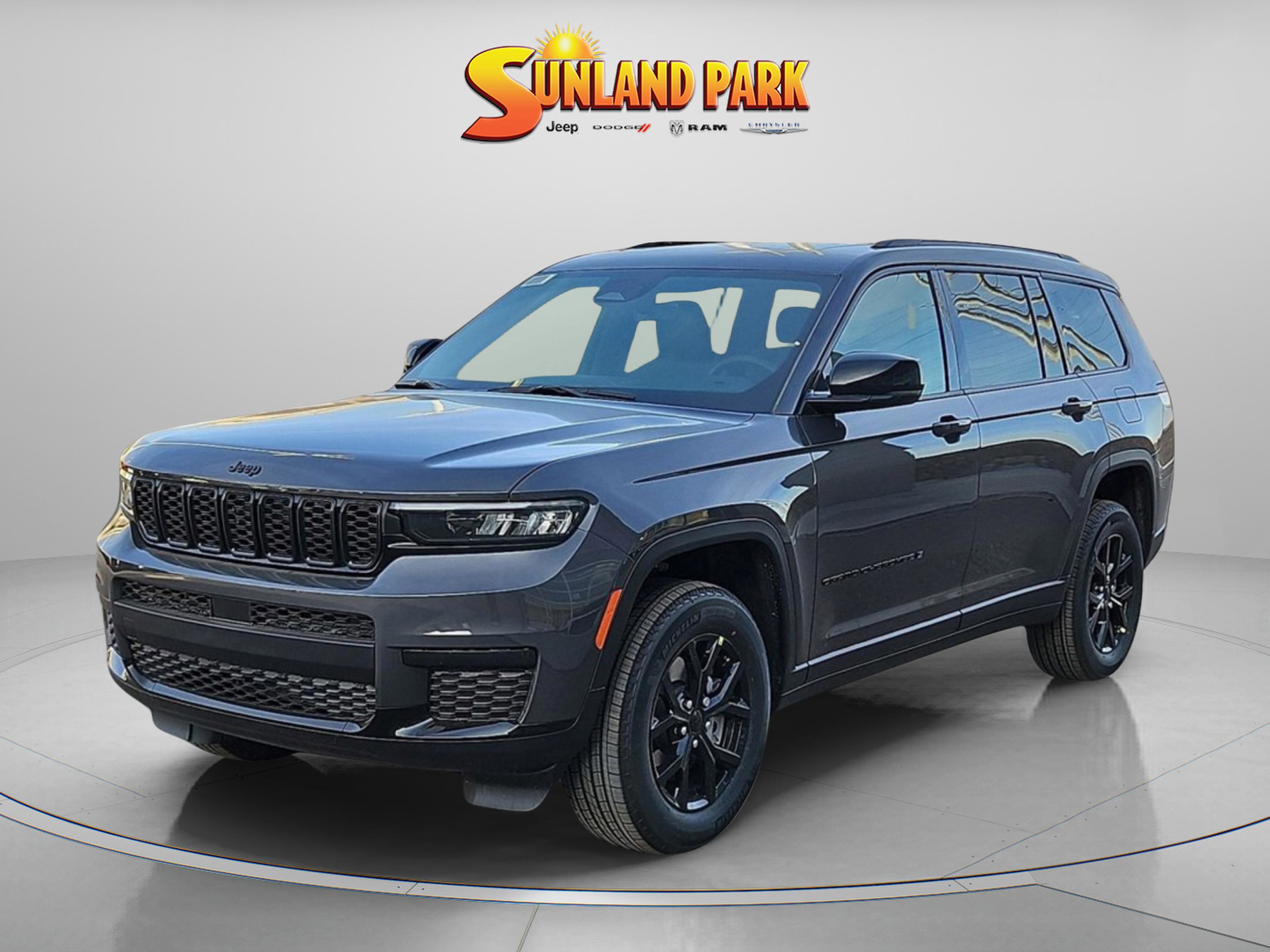 2025 Jeep Grand Cherokee Altitude X photo 2
