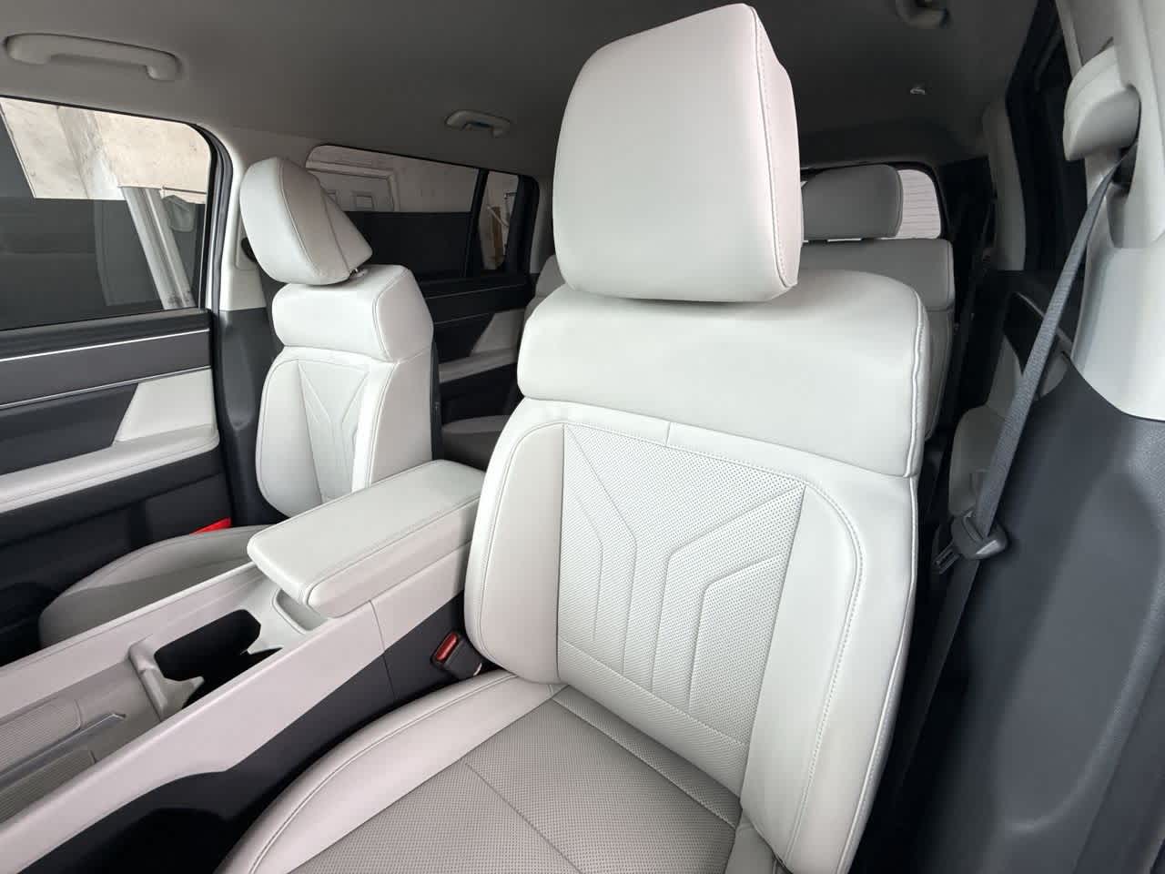 2025 Hyundai Santa Fe SEL photo 9