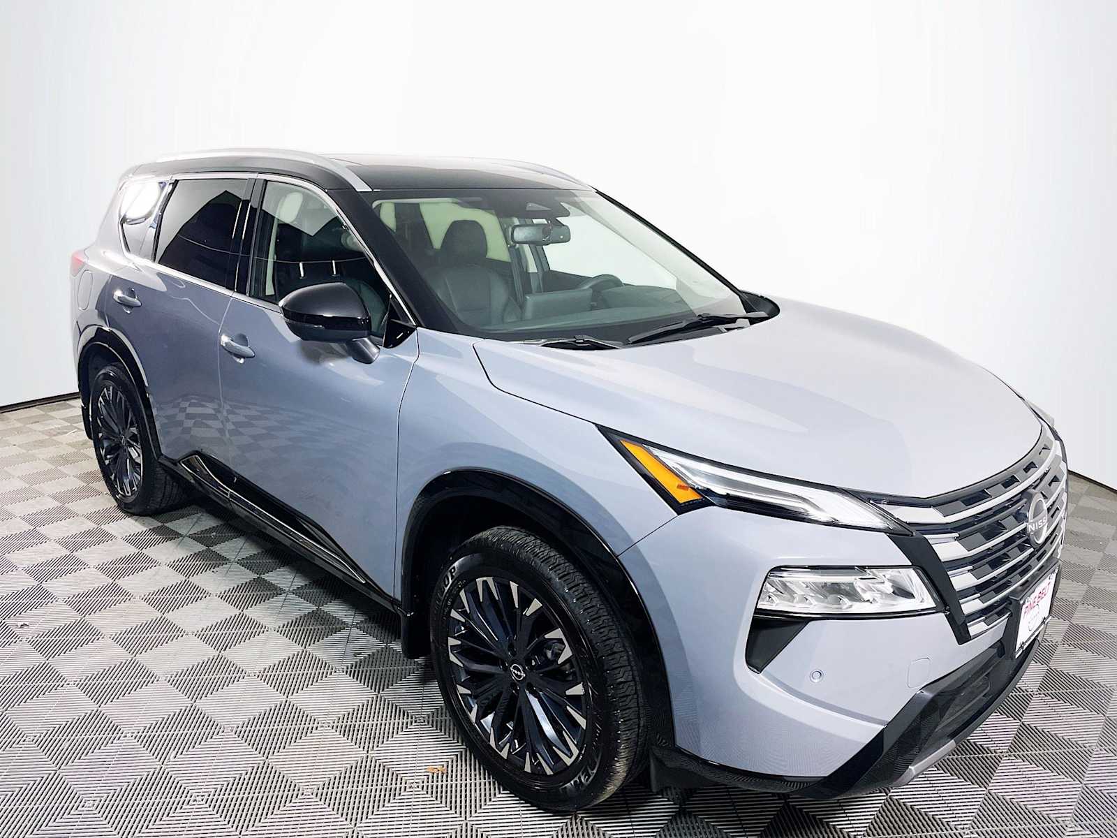2024 Nissan Rogue Platinum photo 3