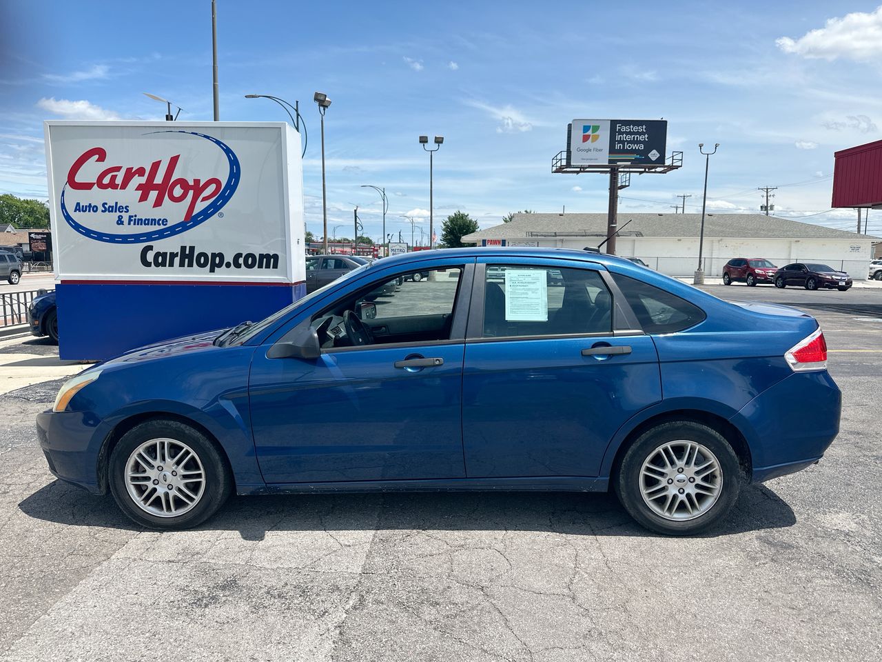 Used 2009 Blue Ford SE image 1