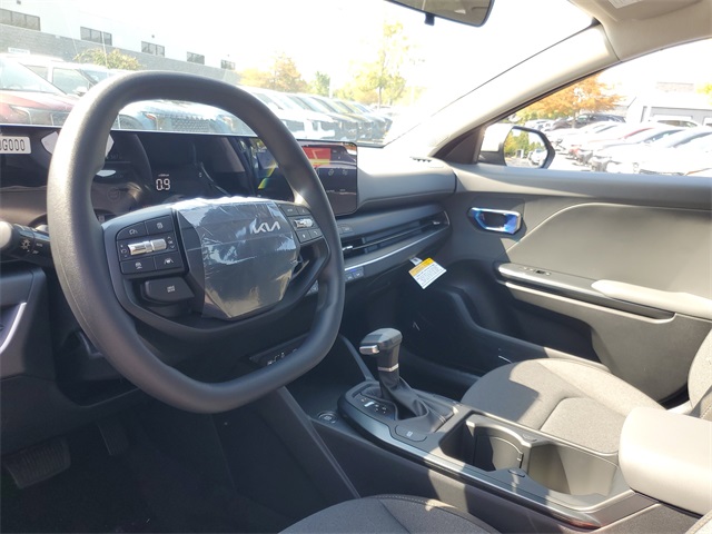 2025 Kia K4 LXS photo 12