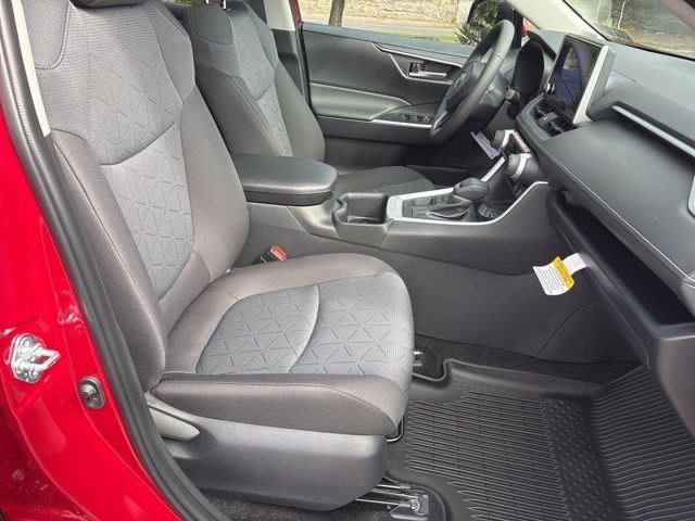 2025 Toyota RAV4 XLE photo 11