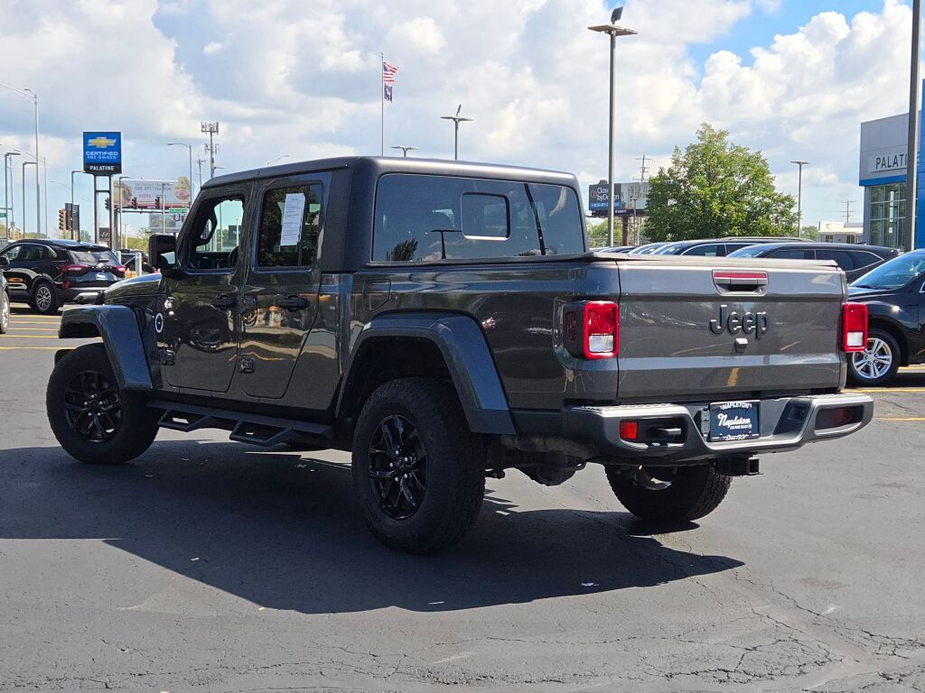 2022 Jeep Gladiator Altitude photo 16