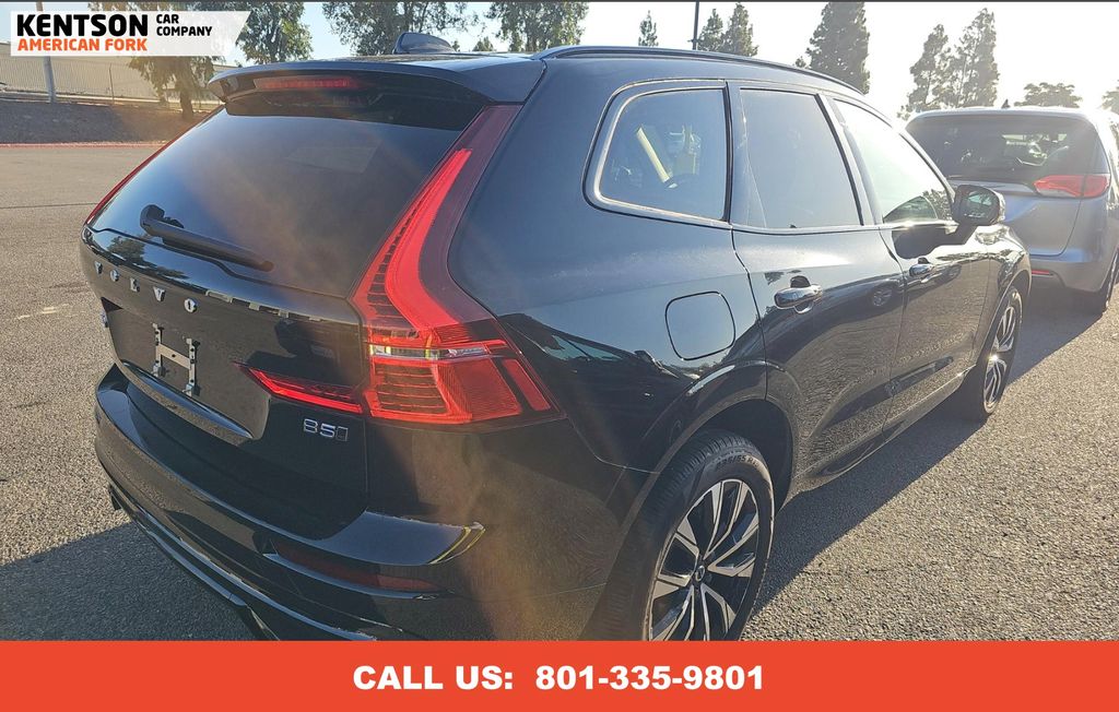 2025 Volvo XC60 B5 Plus photo 3