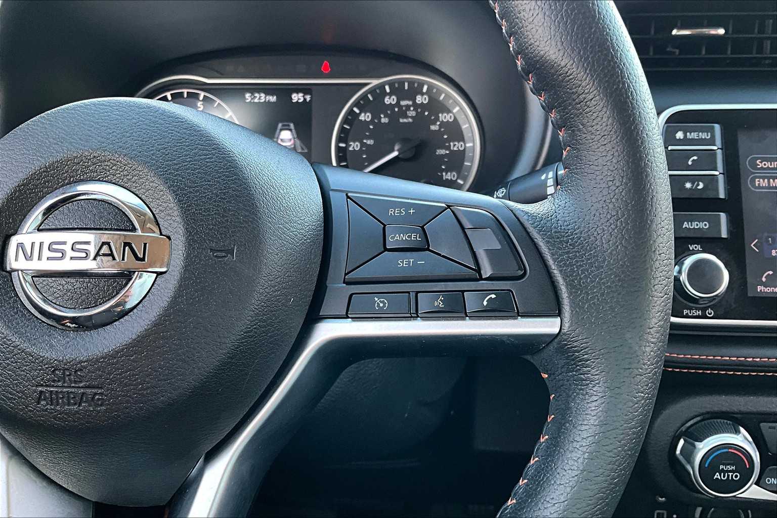 2020 Nissan Kicks SR photo 21