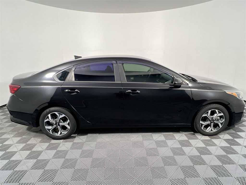 2019 Kia Forte LXS photo 2