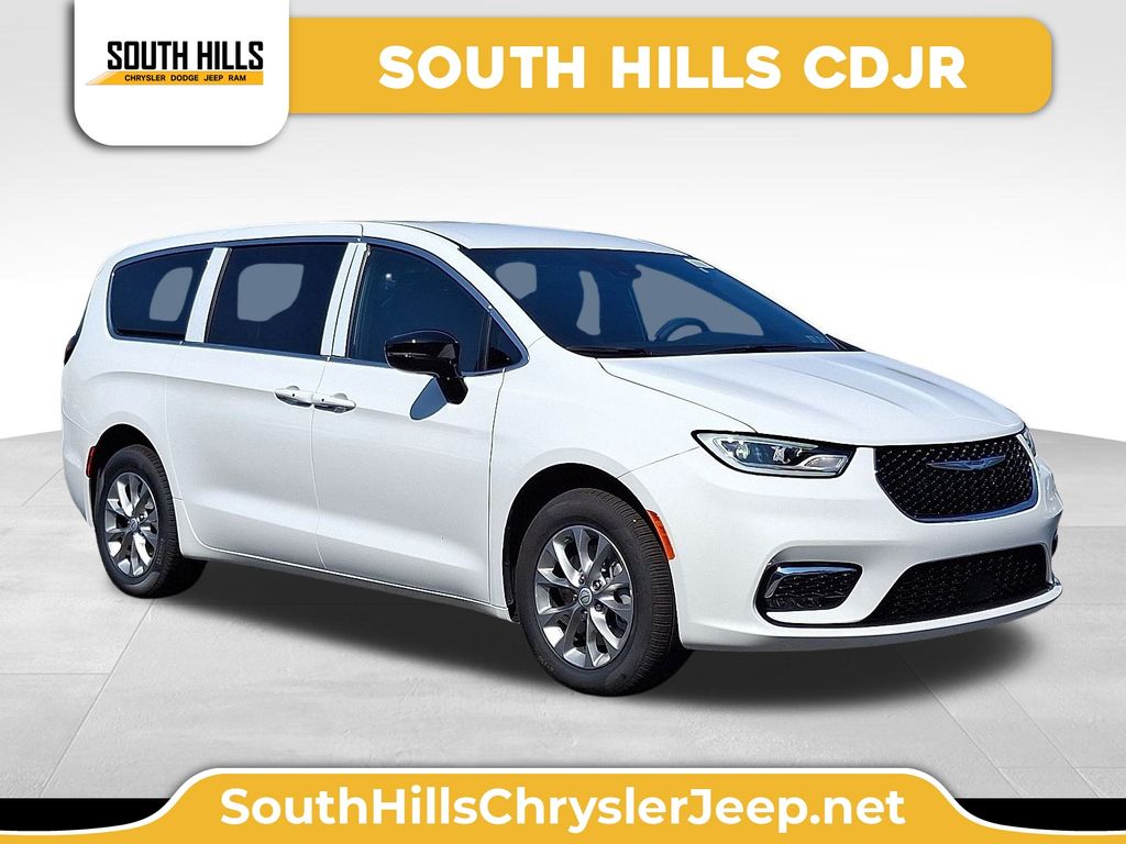 2026 Chrysler Pacifica Select's photo