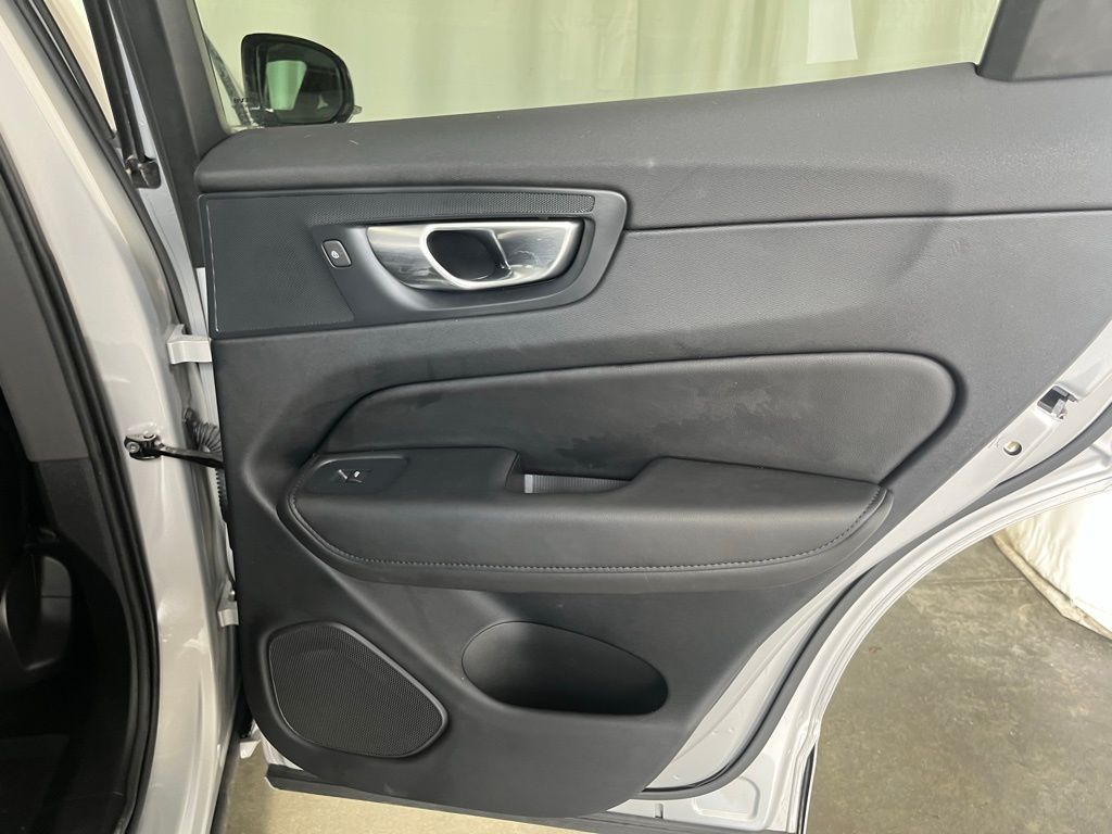 2024 Volvo XC60 B5 Core photo 23