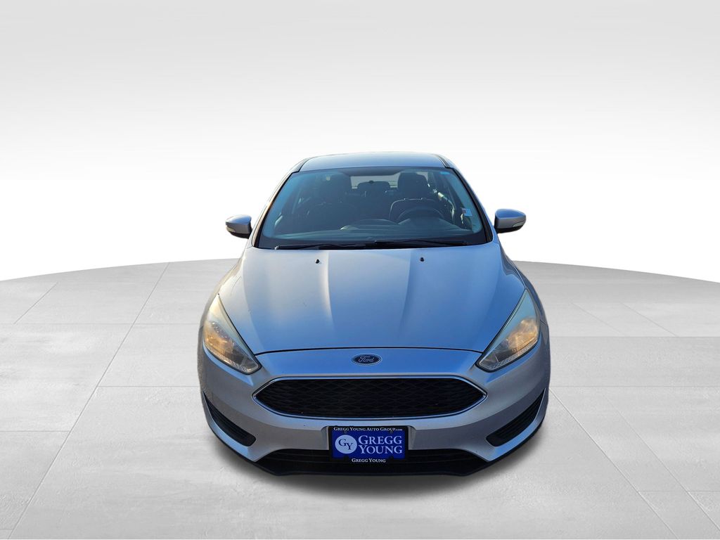 2016 Ford Focus SE photo 2