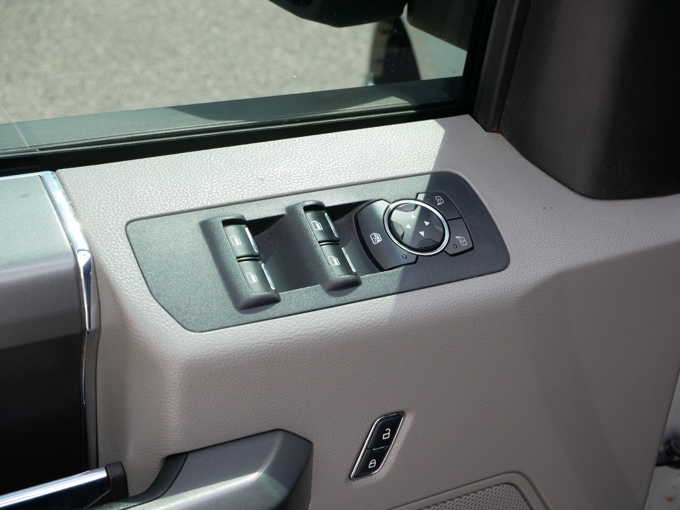2016 Ford F-150 XLT photo 18