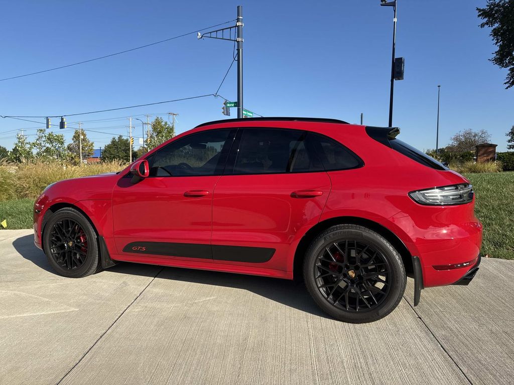 2021 Porsche Macan GTS photo 2