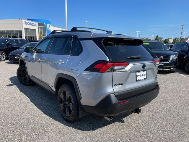 2020 Toyota RAV4 Hybrid XLE photo 4