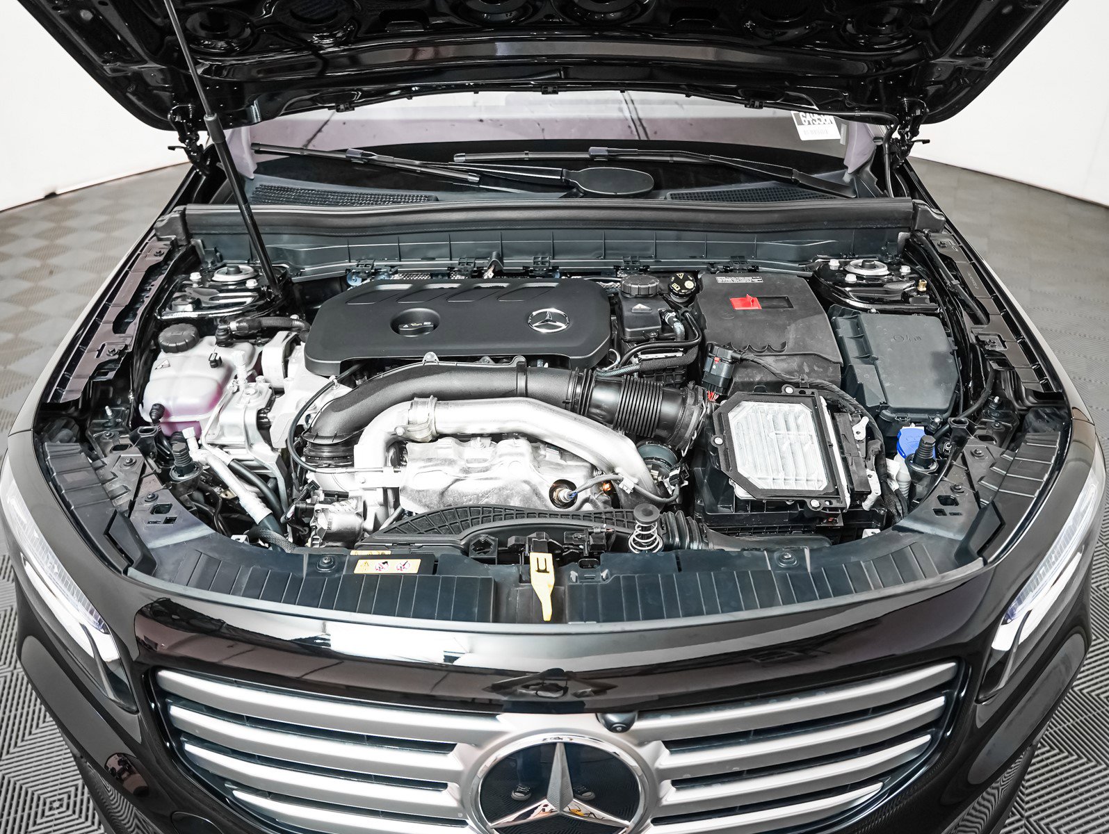 2025 Mercedes Benz GLB 250 photo 3