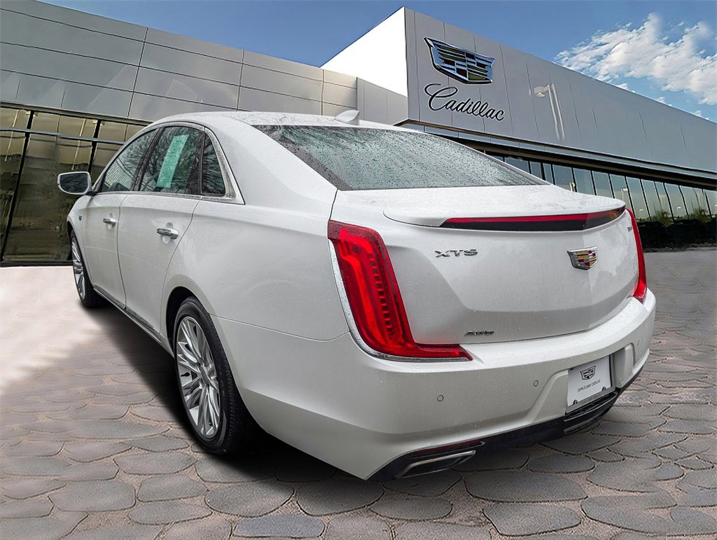 2018 Cadillac XTS Luxury photo 2