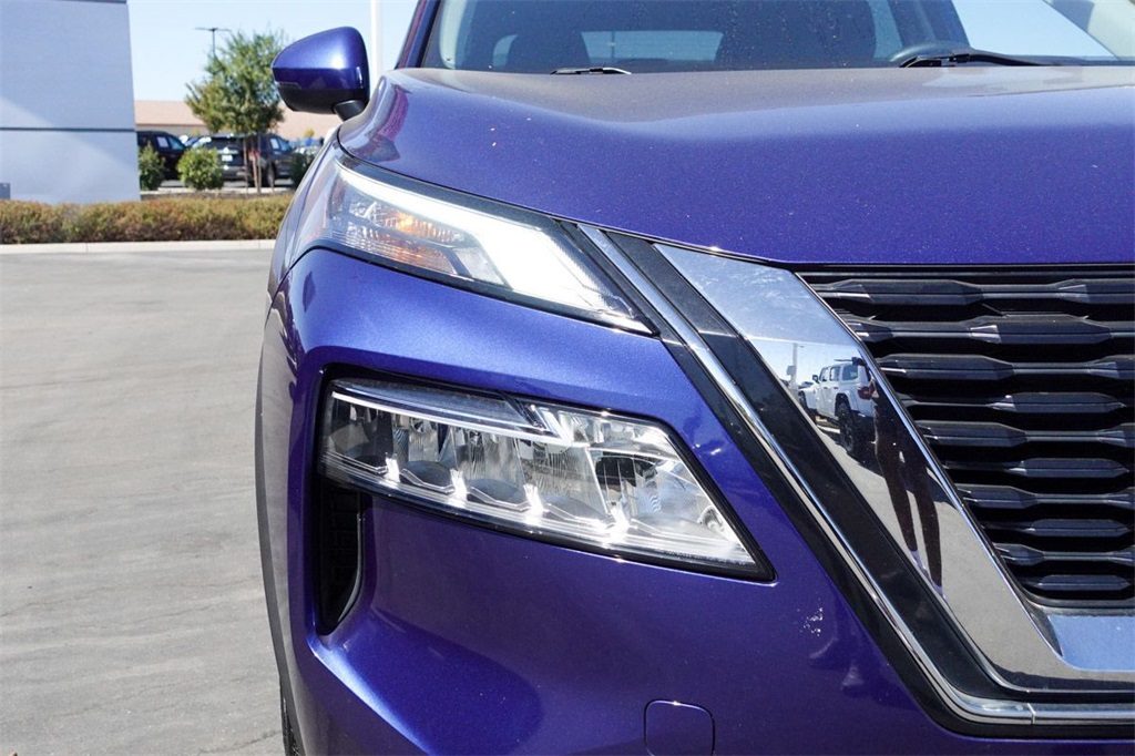 2021 Nissan Rogue SV photo 2