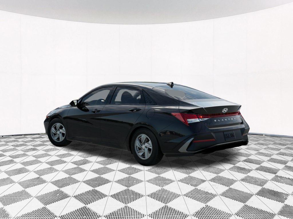 2025 Hyundai Elantra SE photo 4