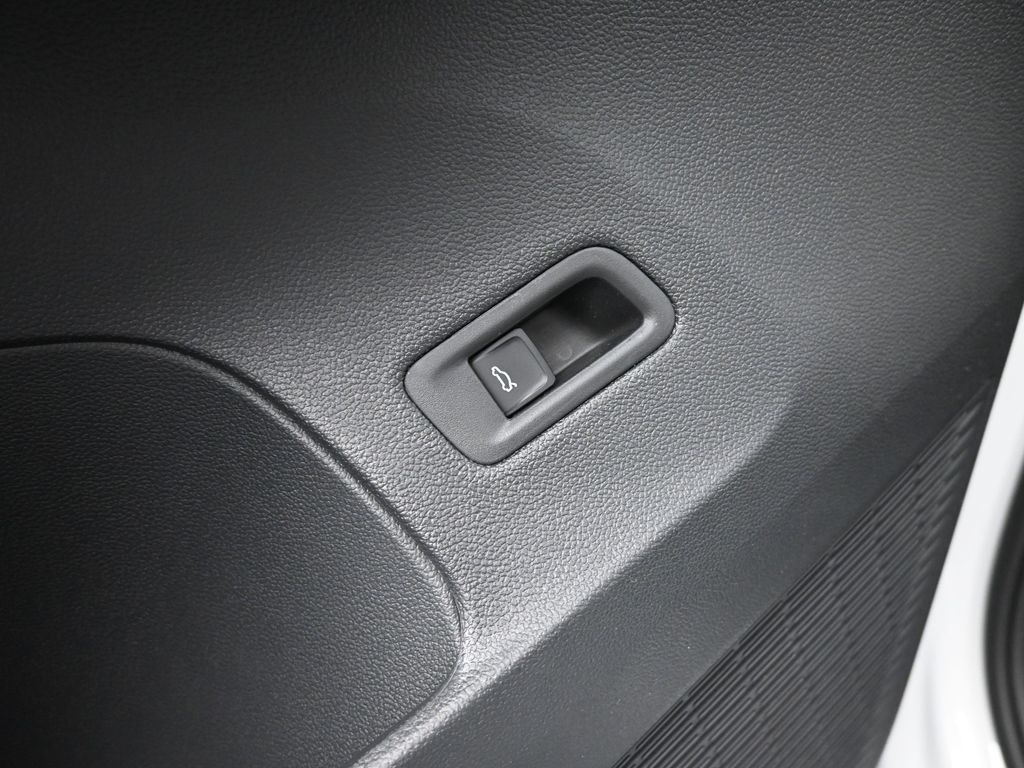 2025 Volkswagen Atlas Cross Sport SEL Premium R-Line photo 35