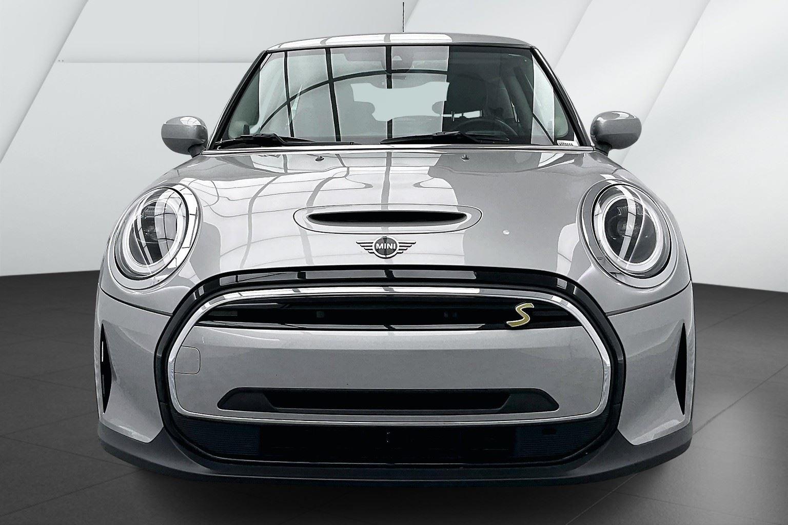 Certified 2024 MINI Hardtop 2 Door SE with VIN WMW13DJ04R2U40464 for sale in Omaha, NE