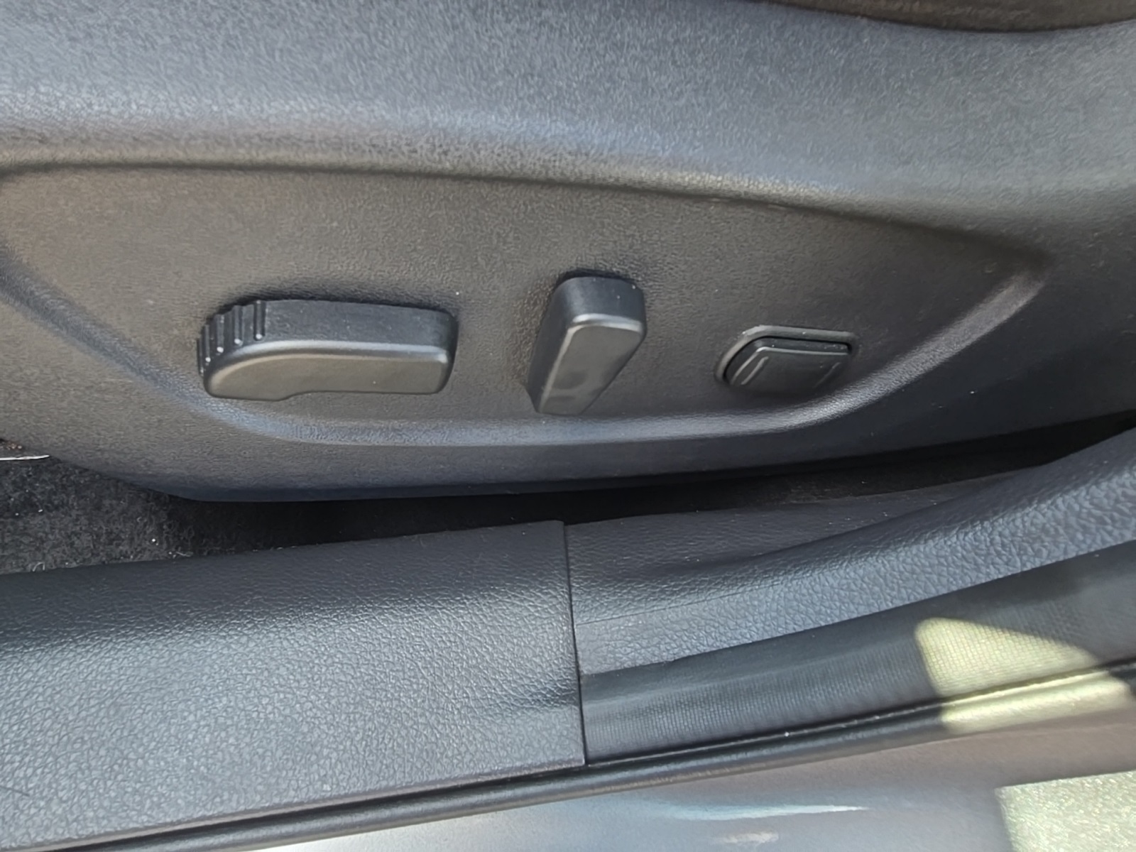 2016 Nissan Rogue SV photo 21