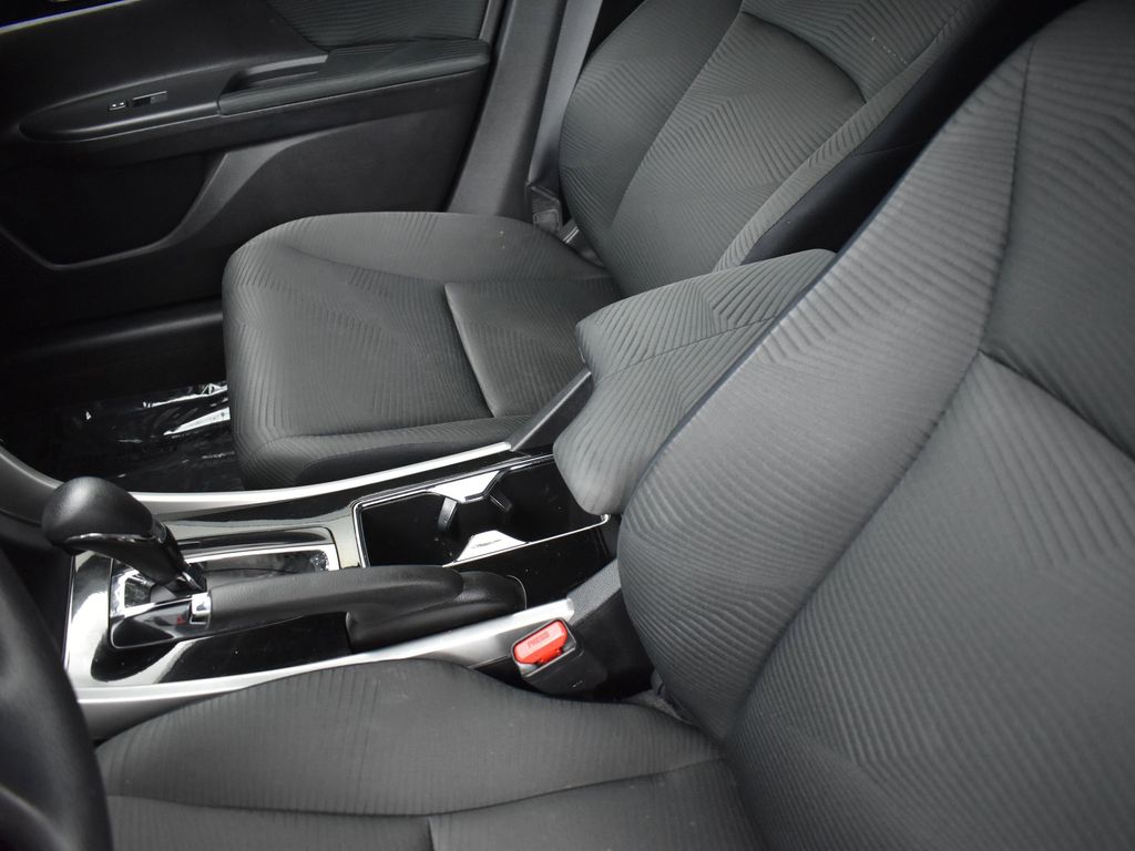 2016 Honda Accord LX photo 11