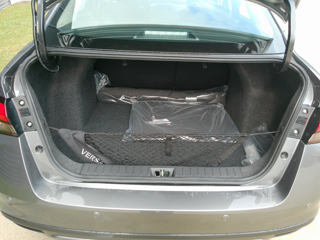 2025 Nissan Versa SV photo 19
