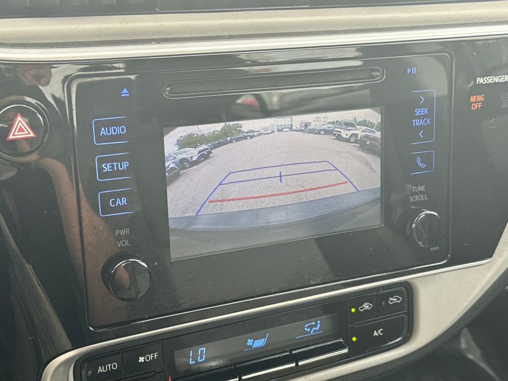 2017 Toyota Corolla LE photo 4