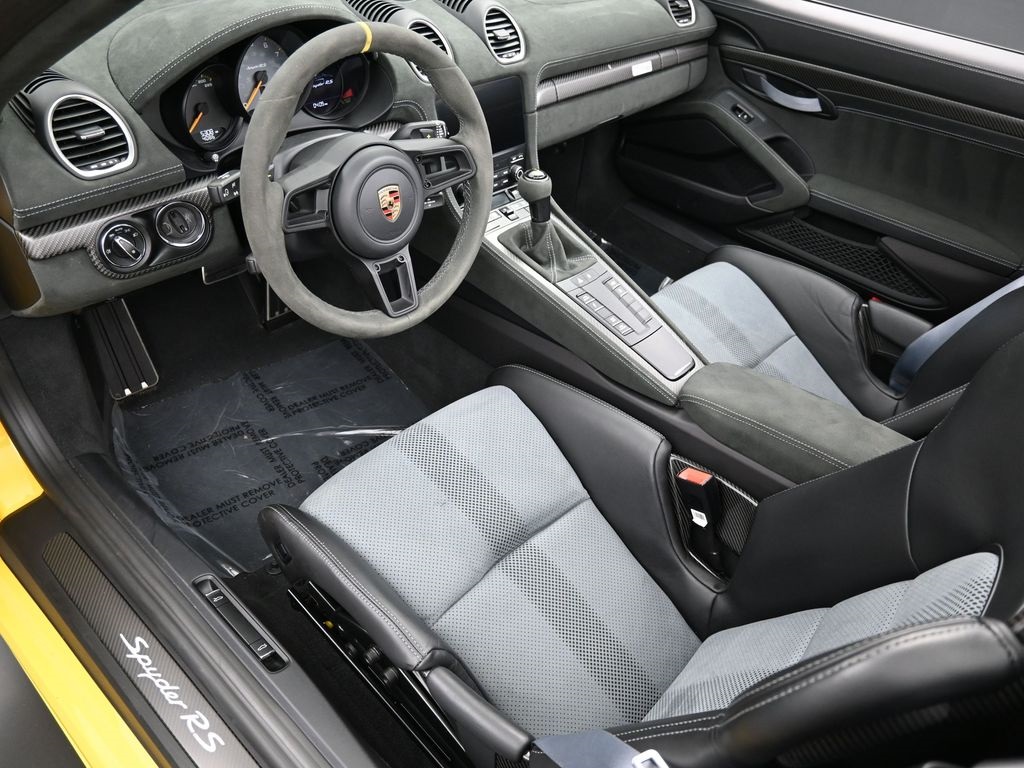 2024 Porsche Boxster Spyder photo 3