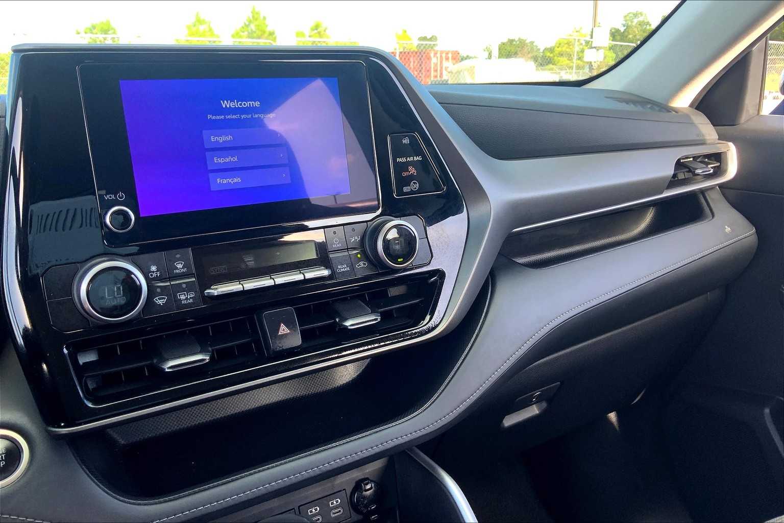 2024 Toyota Highlander LE photo 33