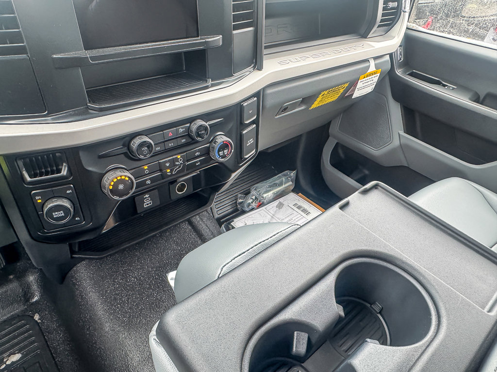 2025 FORD F-450 - Image 19