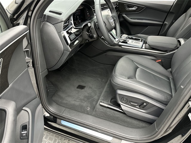 2025 Audi Q7 55 Premium photo 3