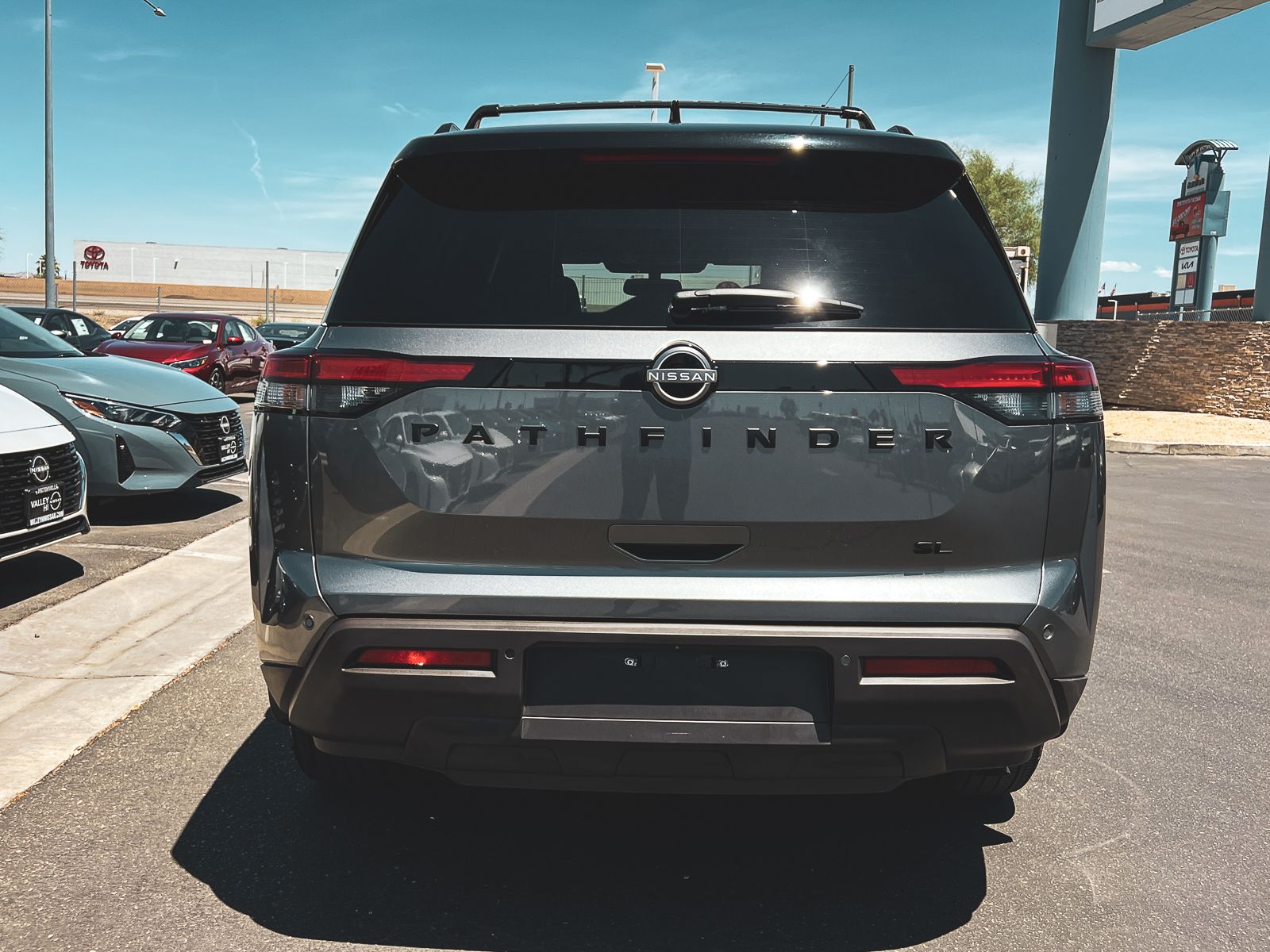 2022 Nissan Pathfinder SL photo 4