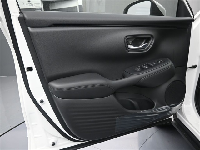 2026 Honda HR-V LX photo 2