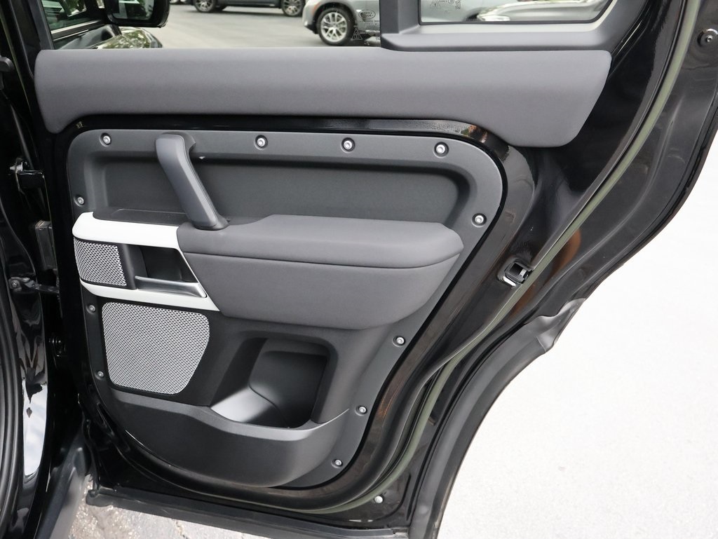 2023 Land Rover Defender 130 SE photo 14