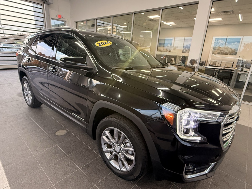 2024 GMC Terrain SLT's photo