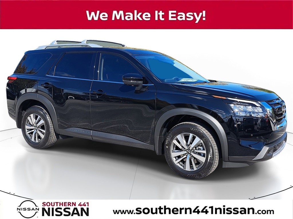 2025 Nissan Pathfinder SL's photo