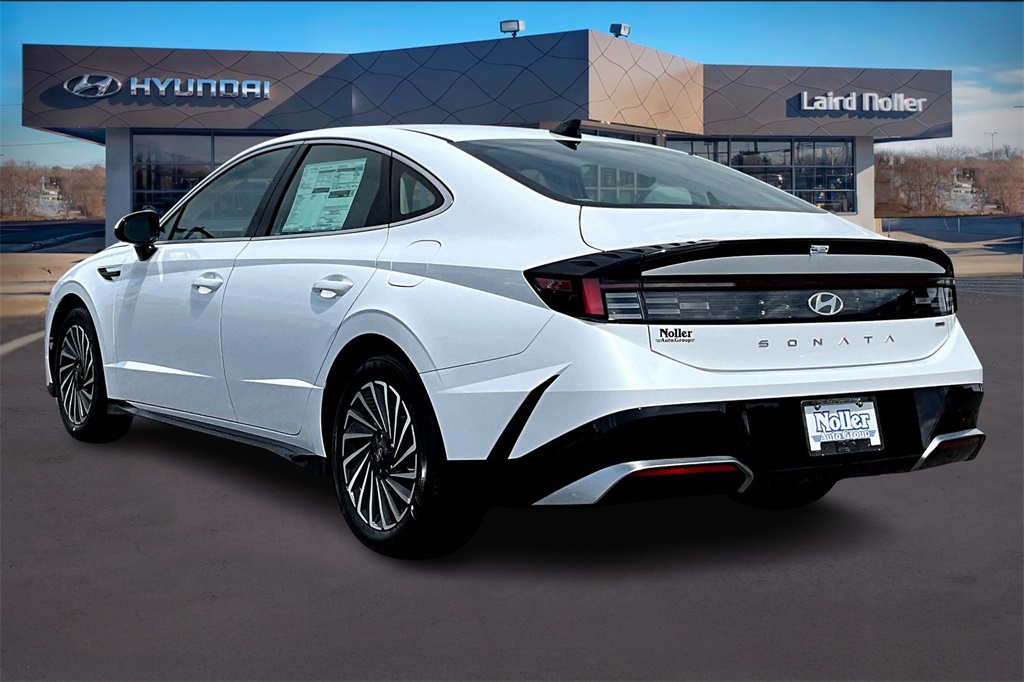 2025 Hyundai Sonata Hybrid SEL photo 3