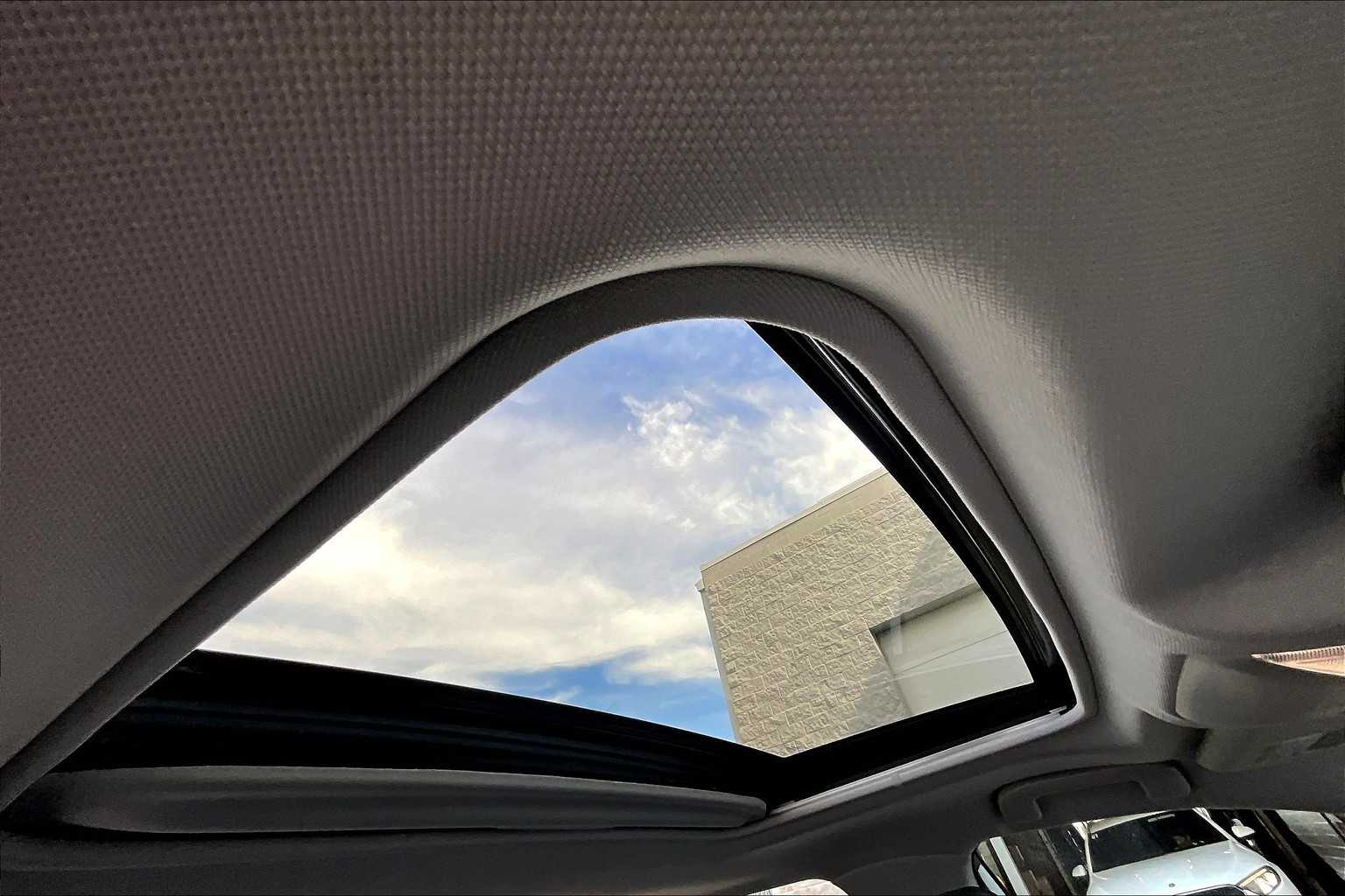 2022 Toyota RAV4 XLE photo 9