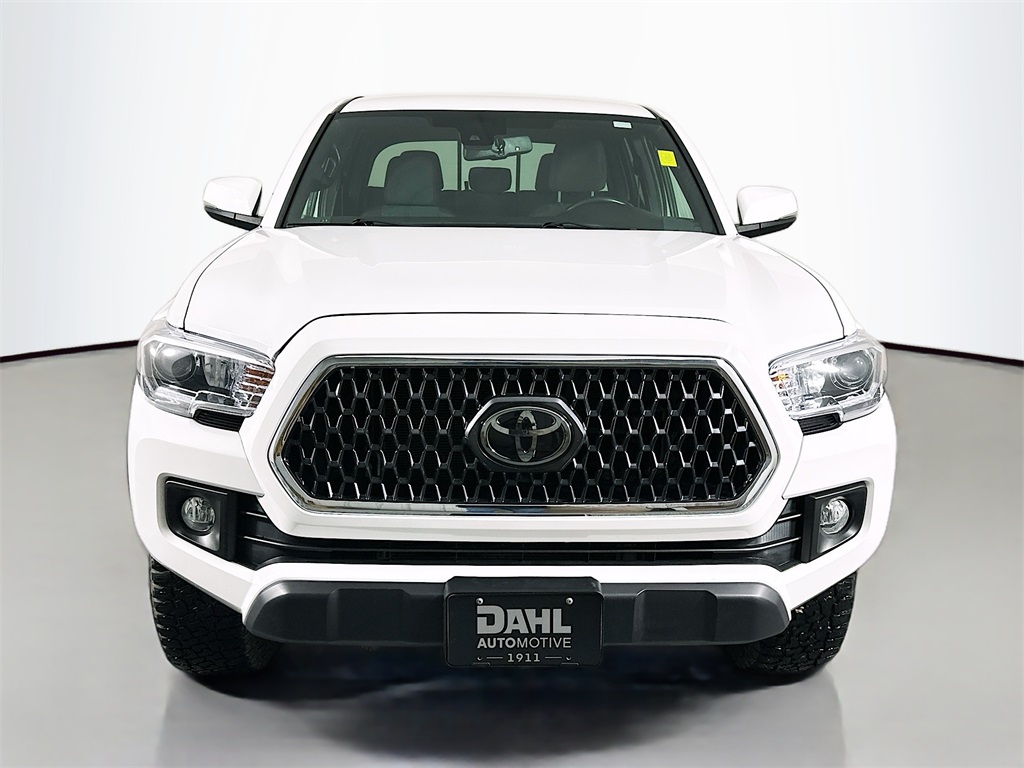 2018 Toyota Tacoma SR5 TRD Sport photo 2