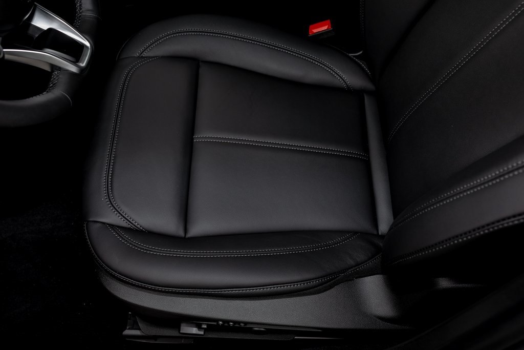 2025 Alfa Romeo Giulia Base photo 16