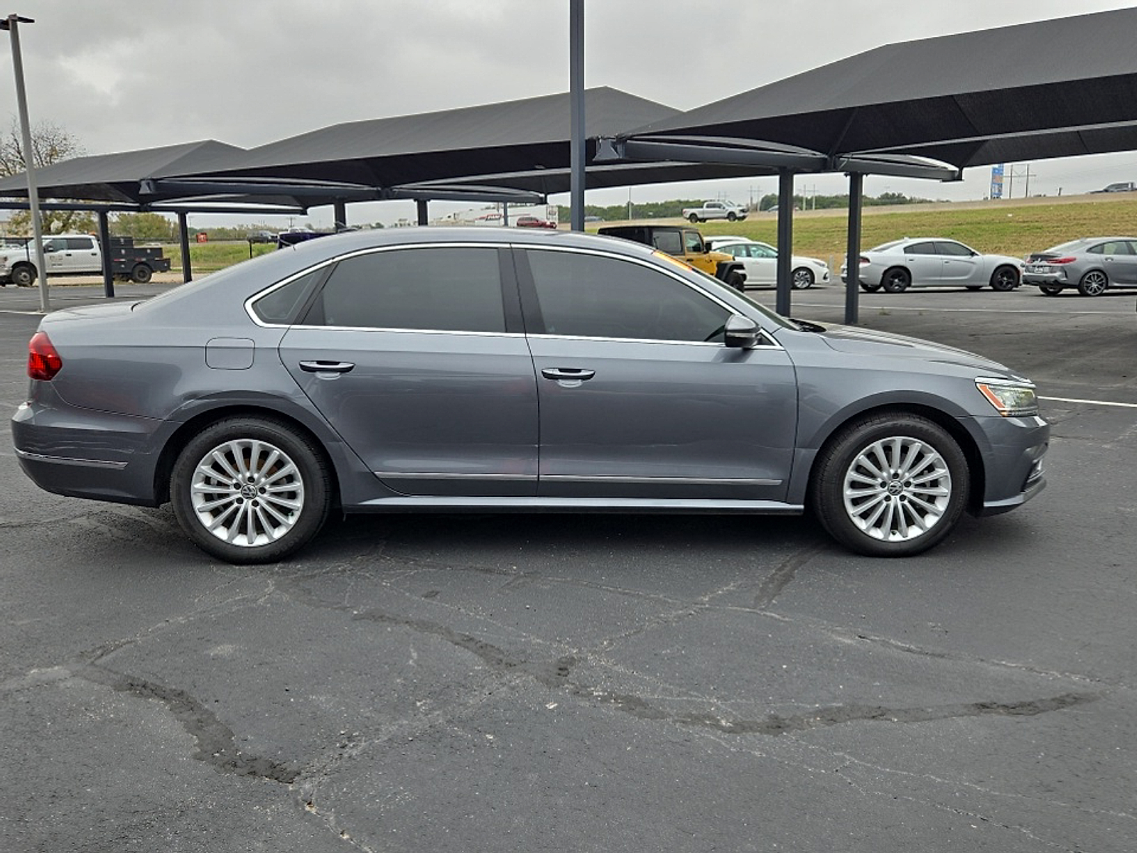 2017 Volkswagen Passat SE photo 3